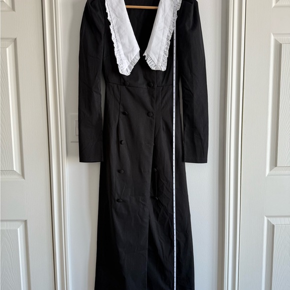 Dresses & Skirts - Black Dress with White Collar